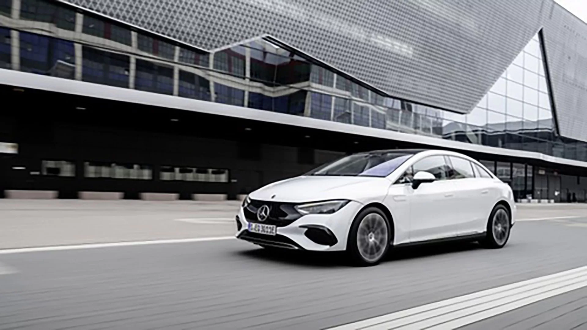 Mercedes Benz EQE jpg