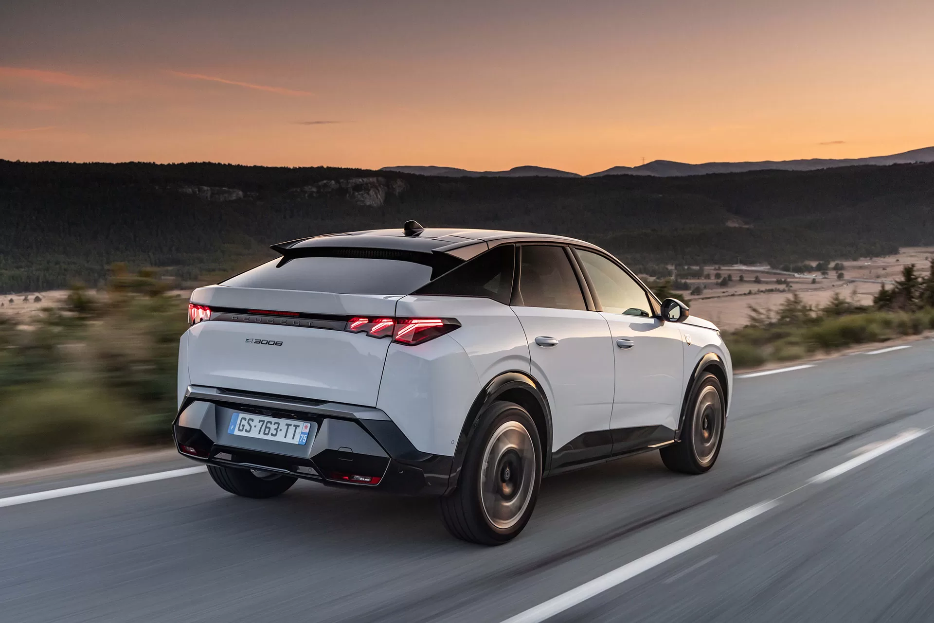 YENI PEUGEOT E 3008 4 jpg