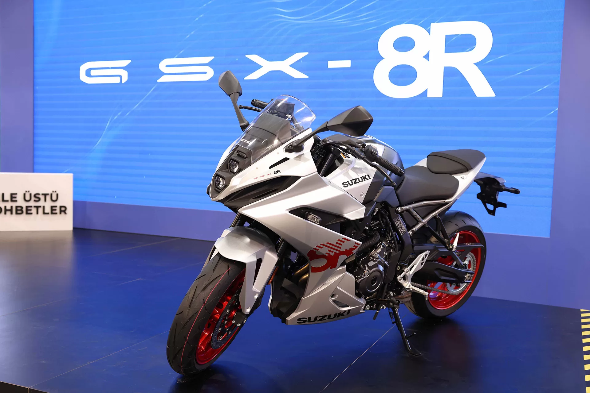 Suzuki GSX-8R