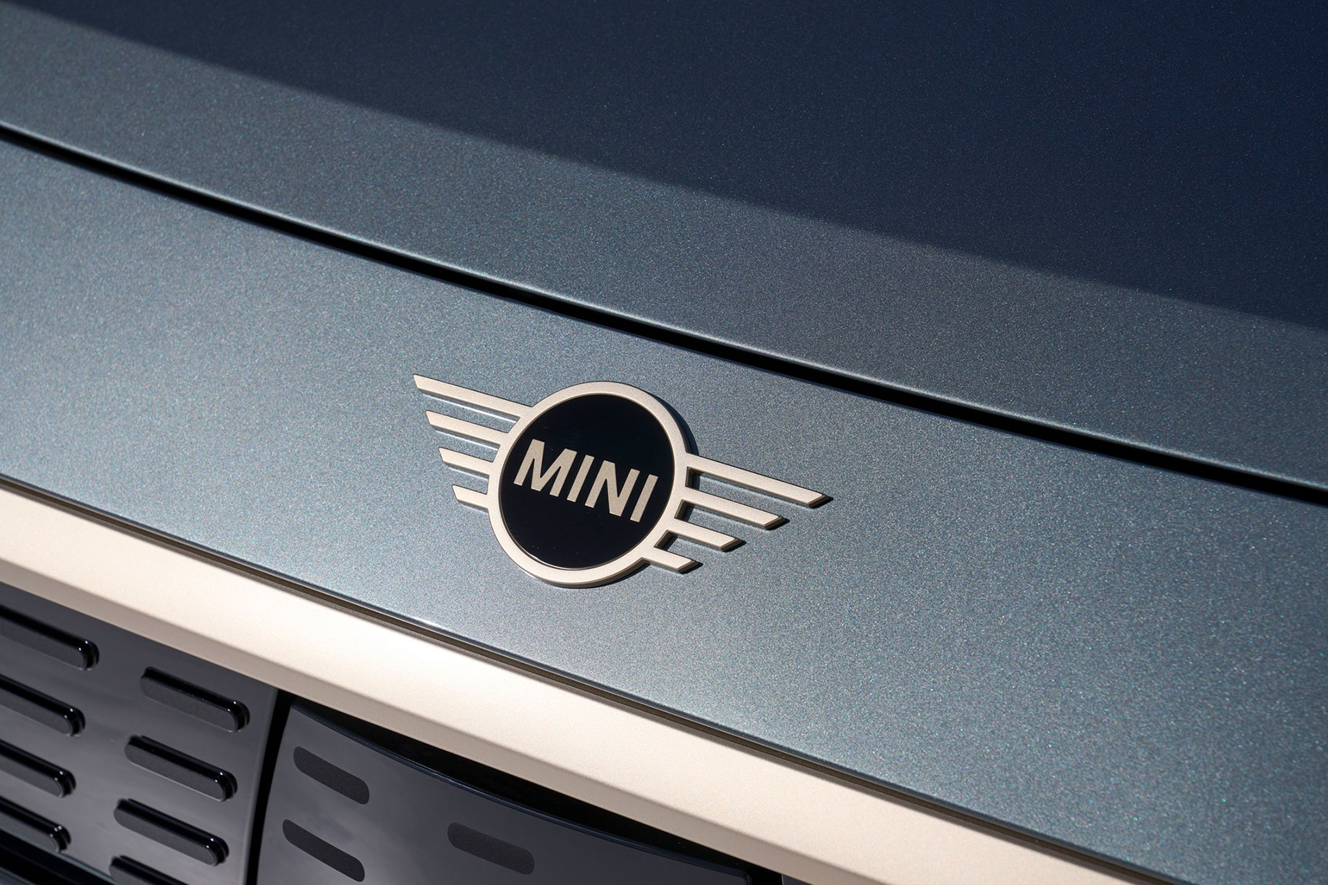 Borusan Otomotiv Dunyanin En Buyuk MINI Distributoru 2