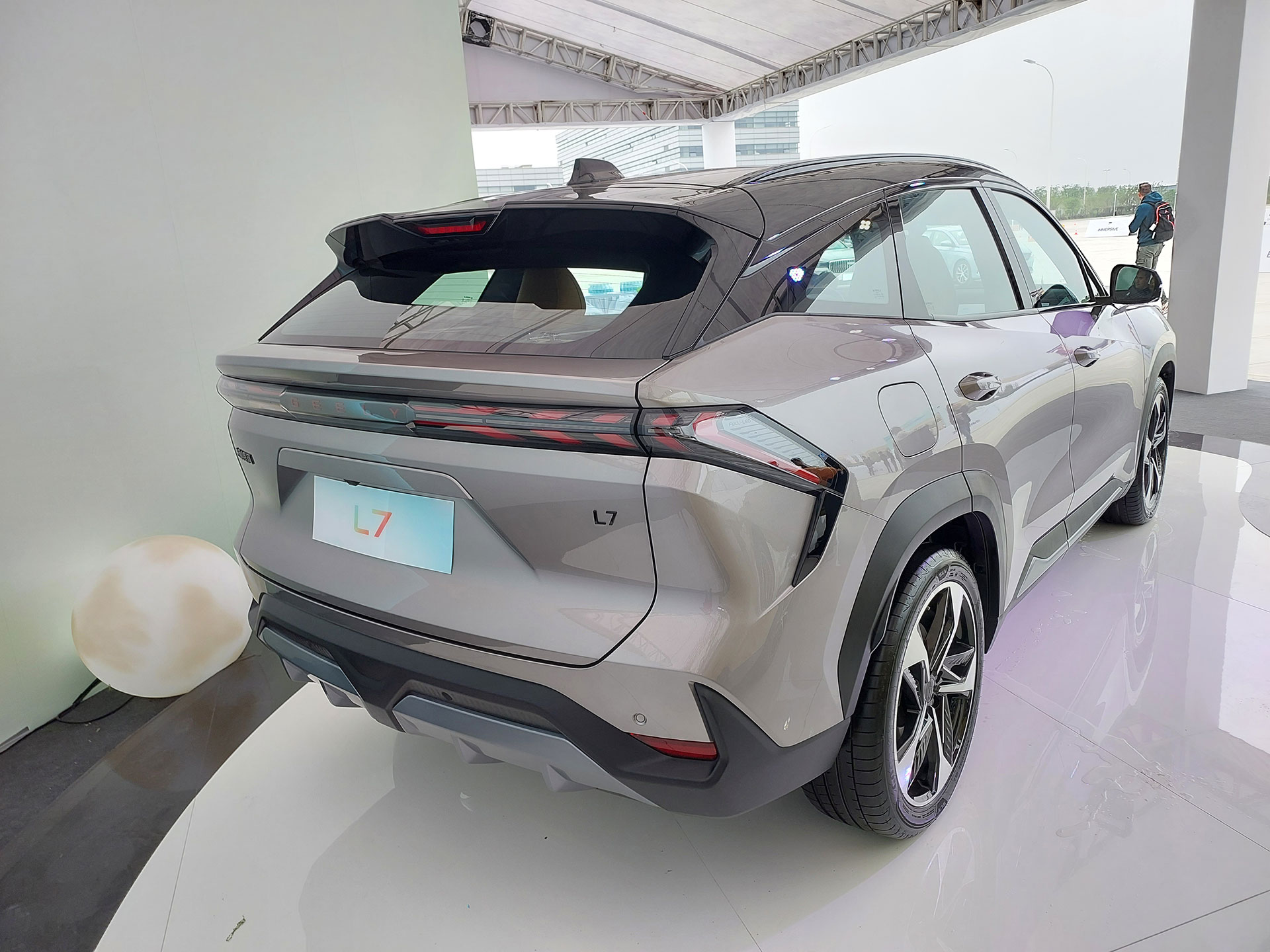 Geely L7: 1370 Km Menzilli Hibrit SUV'yi Çin'de Deneyimledik 2 Geely L7