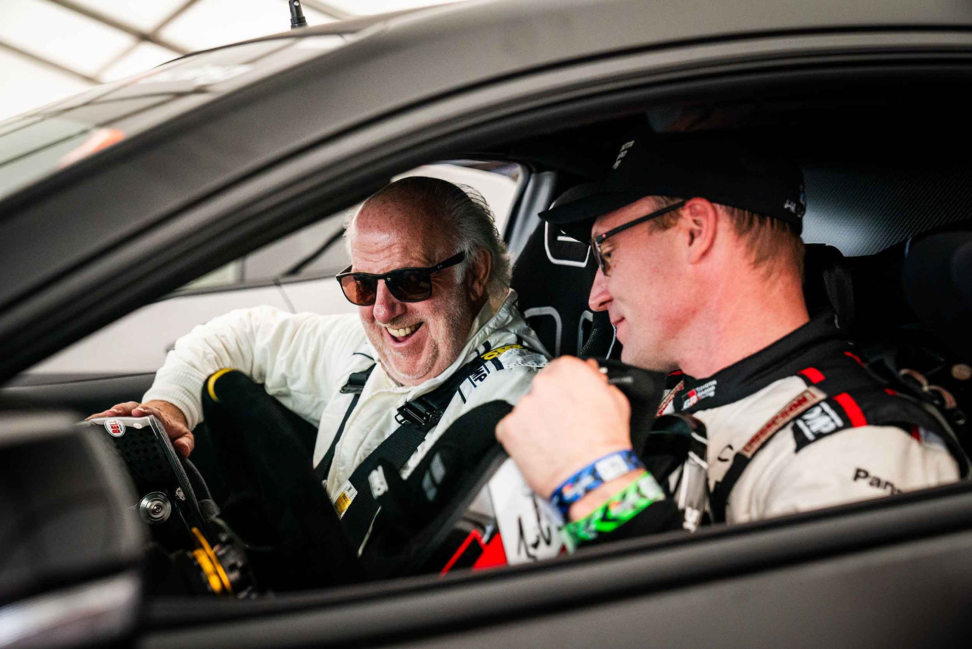 Motorsporları ve ileri teknoloji şirketi Prodrive’ın başkanı David Richards ve Goodwood Estate’in sahibi Richmond Dükü