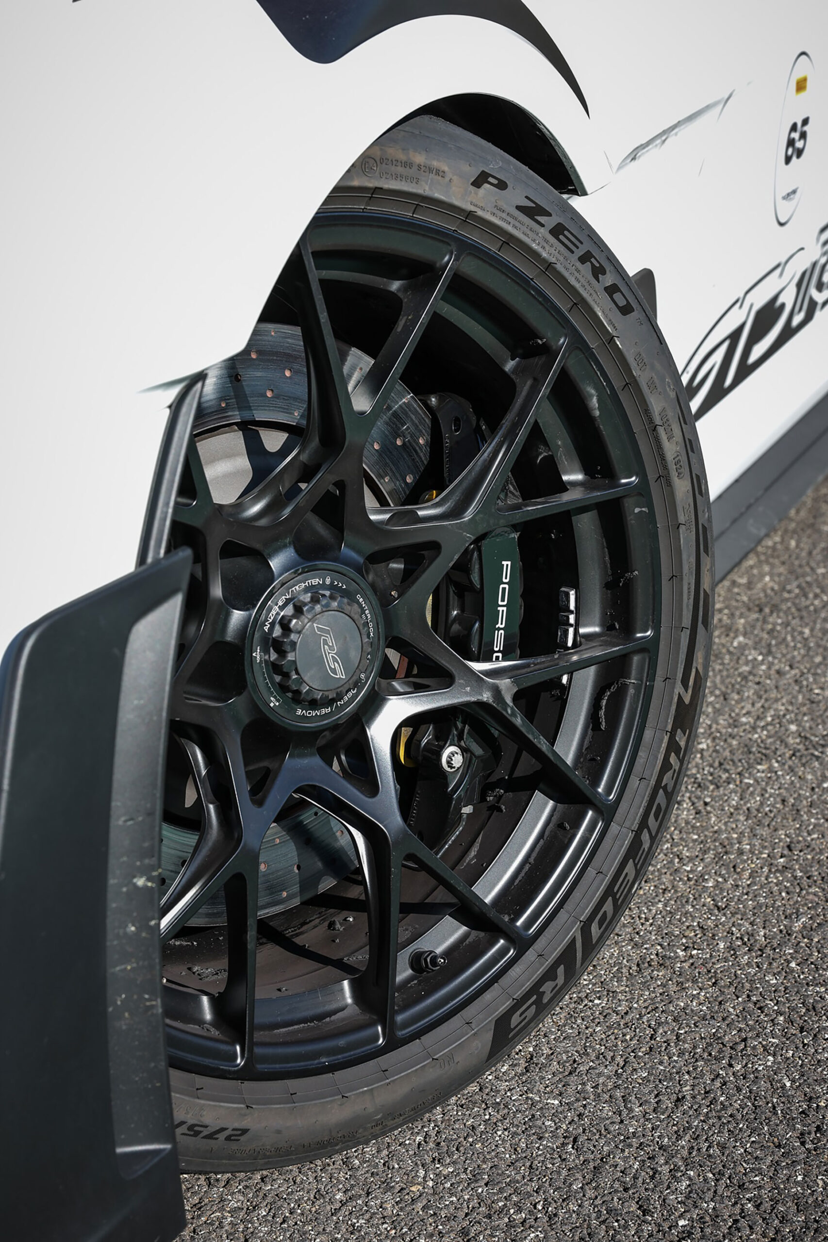 Yeni Pirelli Lastikleri ile GT3 ler Zirvede 1 Yeni Pirelli Lastikleri ile GT3 ler Zirvede