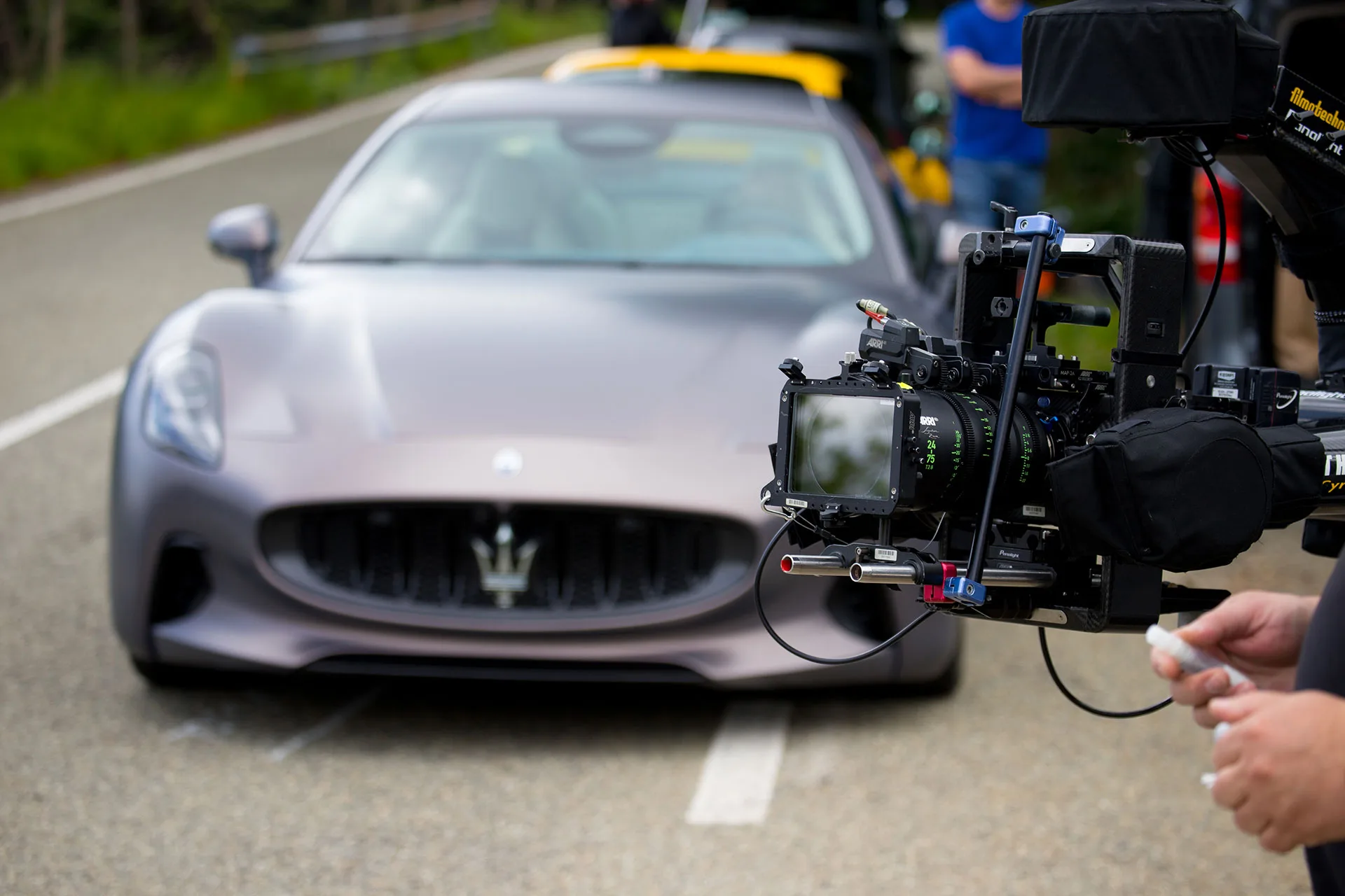 1727433712 8. Maserati Compagni di Viaggio Behind the scene photo with GranTurismo Folgore