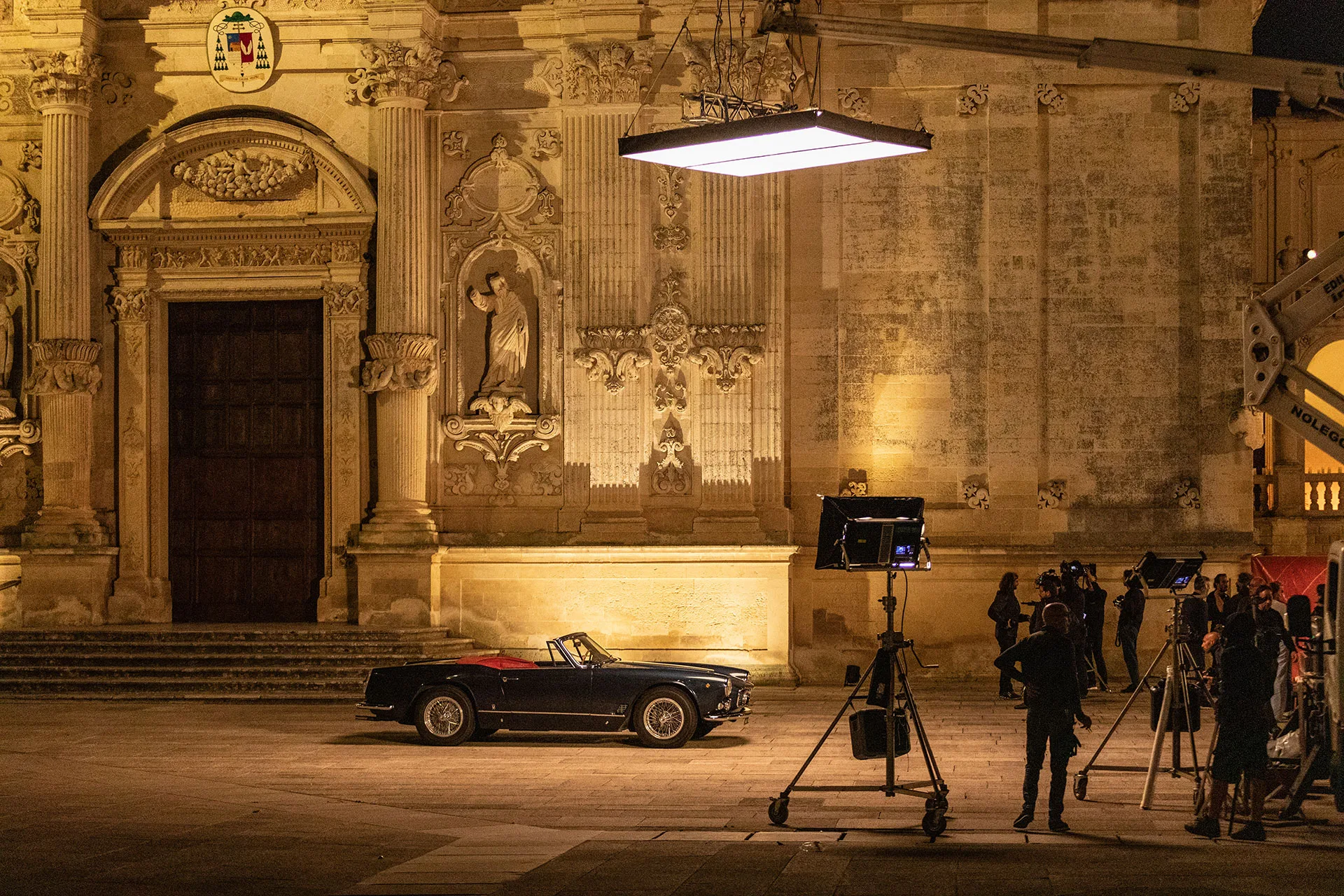 1727433722 9. Maserati Compagni di Viaggio Behind the scene photo with 3500 GT spyder in Lecce