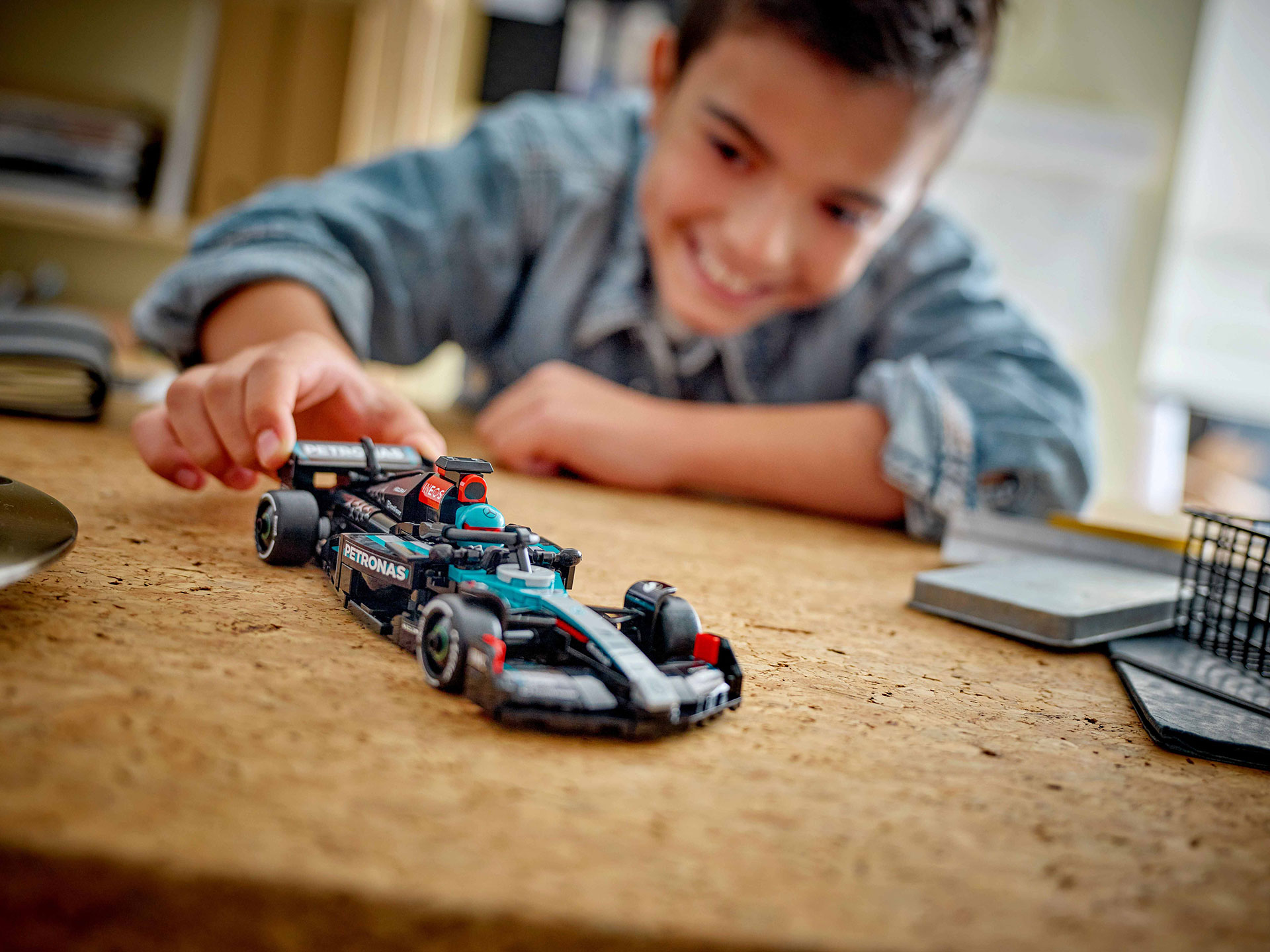 1732284193 77244 LEGO Speed Champions Mercedes AMG PETRONAS W15 F1 Yar Arabas