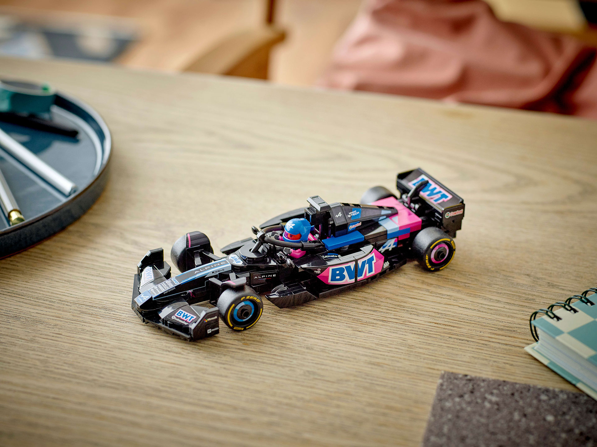 1732284198 77248 LEGO Speed Champions BWT Alpine F1 Team A524 Yar Arabas