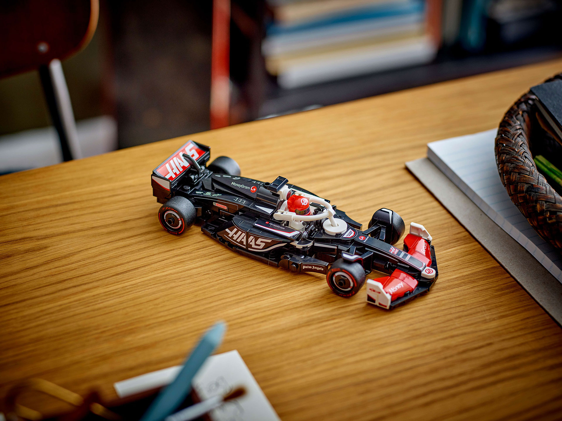 1732284201 77250 LEGO Speed Champions MoneyGram Haas F1 Team VF 24 Yar Arabas