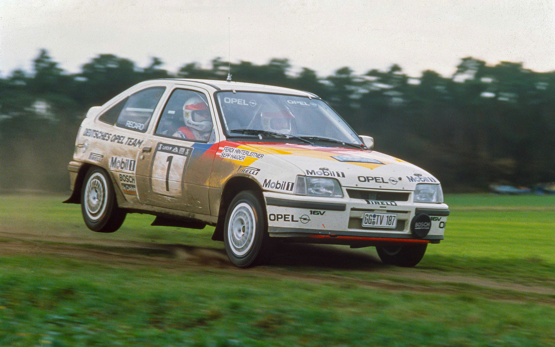 Opel Kadett E 40: Nostalji Dolu Kutlama 1 Opel Kadett E 40