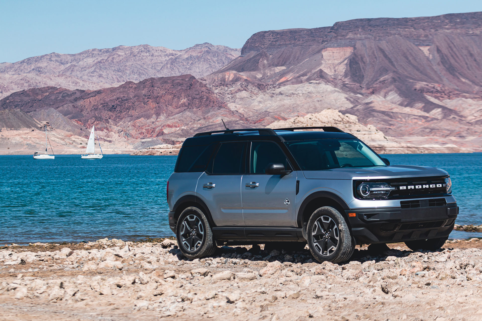 1734707990 Bronco gri
