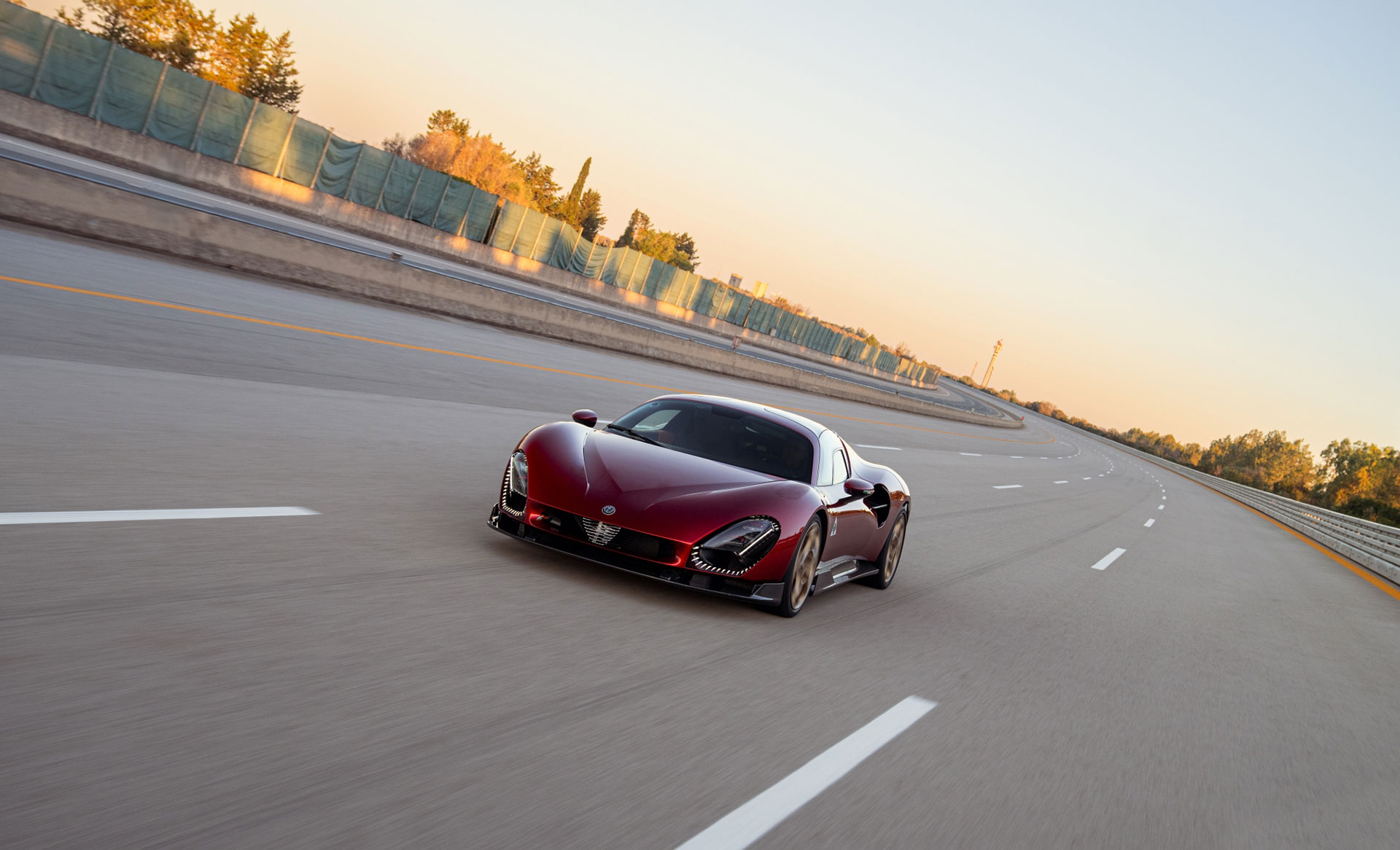 Alfa Romeo 33 Stradale: Yılın Süper Otomobili