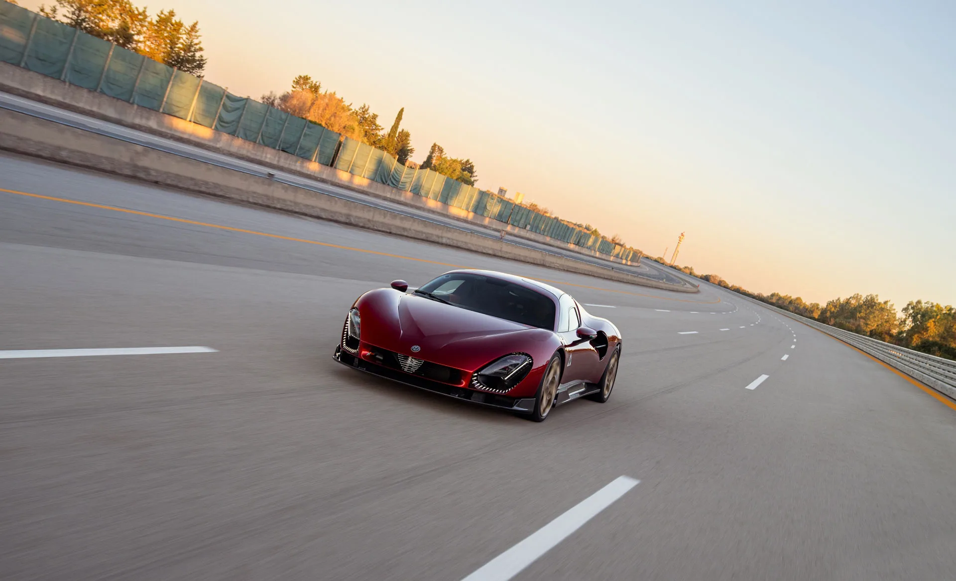 Alfa Romeo 33 Stradale: Yılın Süper Otomobili