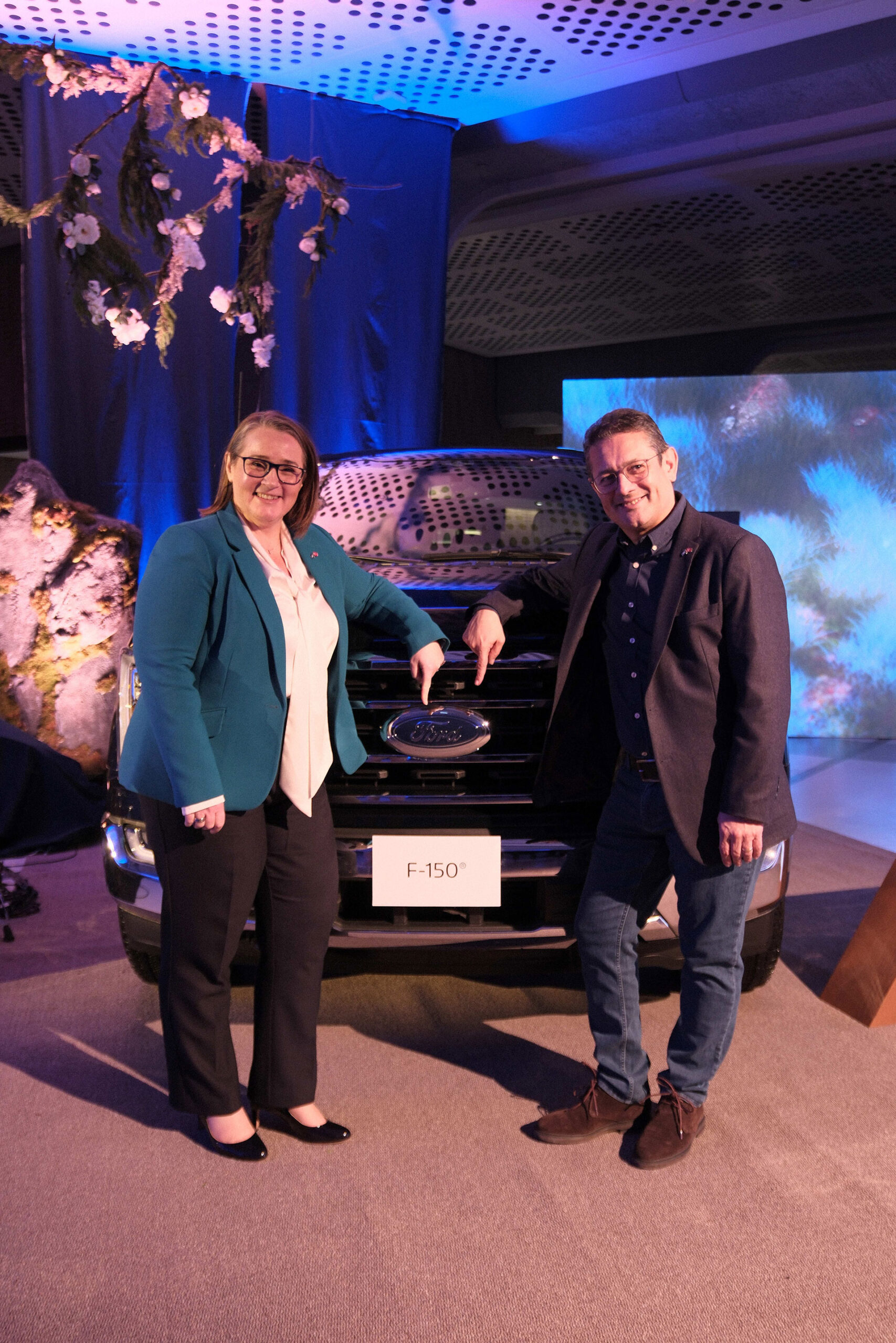 Ford evreninde sıra dışı bir buluşma gerçekleşti 1 Ford Otosan Lideri Josephine Payne, Ford Türkiye İş Alanı Lideri Özgür Yücetürk