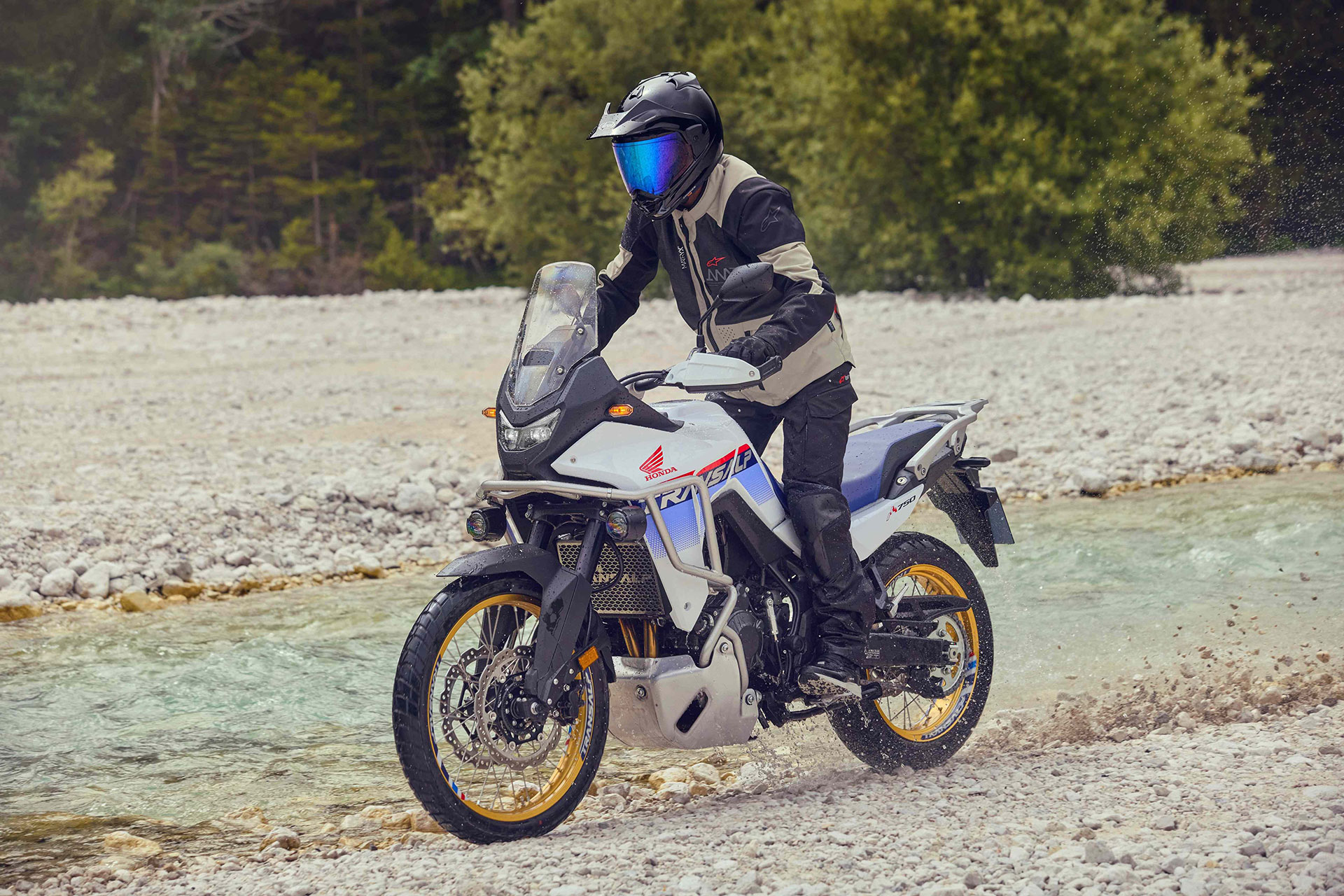 Yenilenen Honda XL750, NC750X, X-ADV Türkiye'de Satışta 2 Yenilenen Honda XL750, NC750X, X-ADV Türkiye'de Satışta