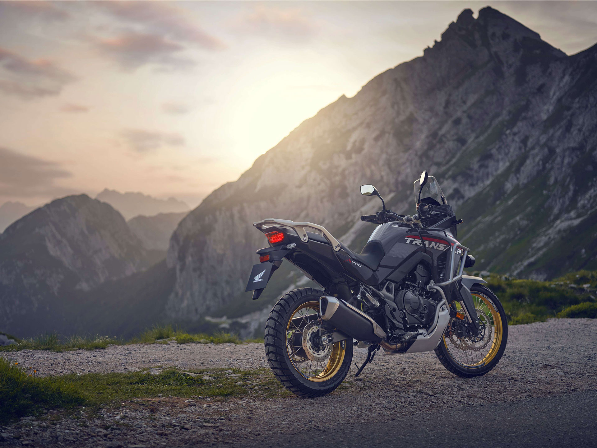 Yenilenen Honda XL750, NC750X, X-ADV Türkiye'de Satışta 1 Yenilenen Honda XL750, NC750X, X-ADV Türkiye'de Satışta