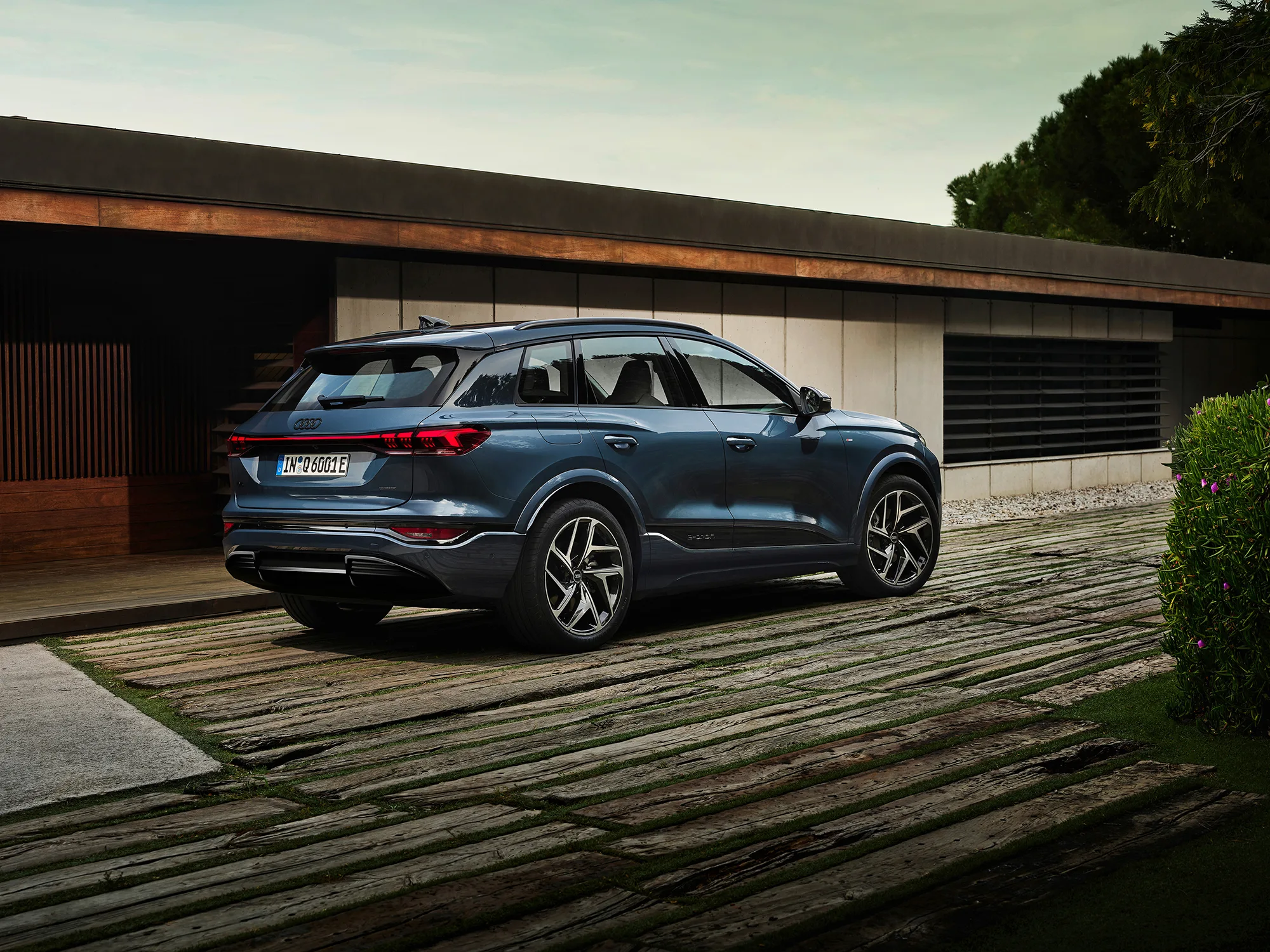 1747810669 Audi Q6 SUV e tron 6