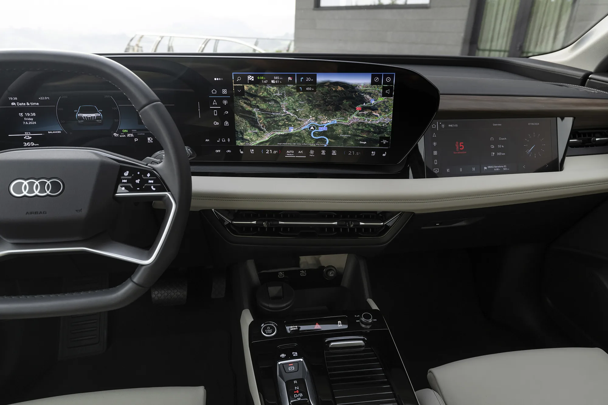 1747810727 Audi Q6 SUV e tron 13
