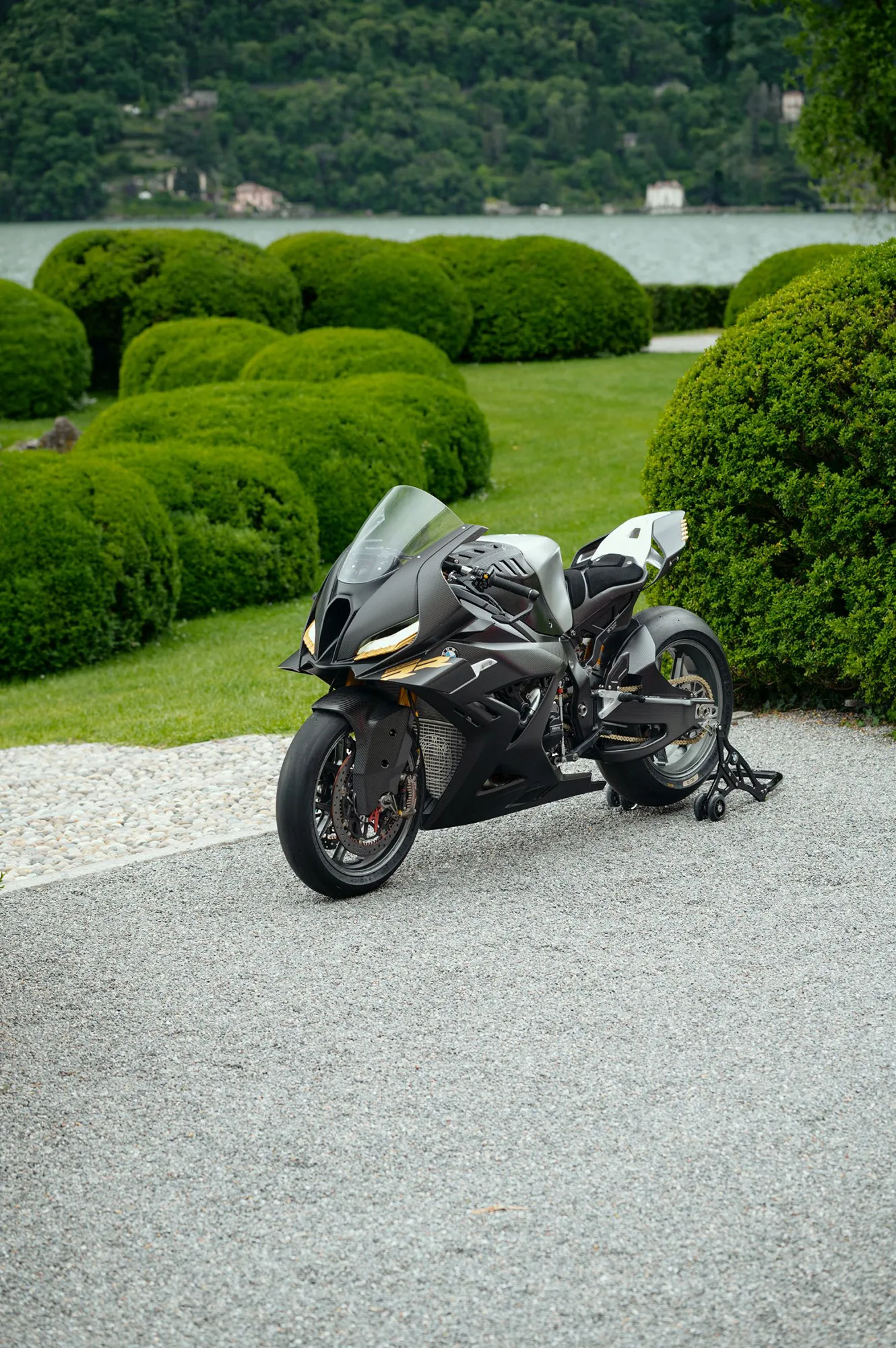 1748519459 BMW Motorrad Concept RR 1