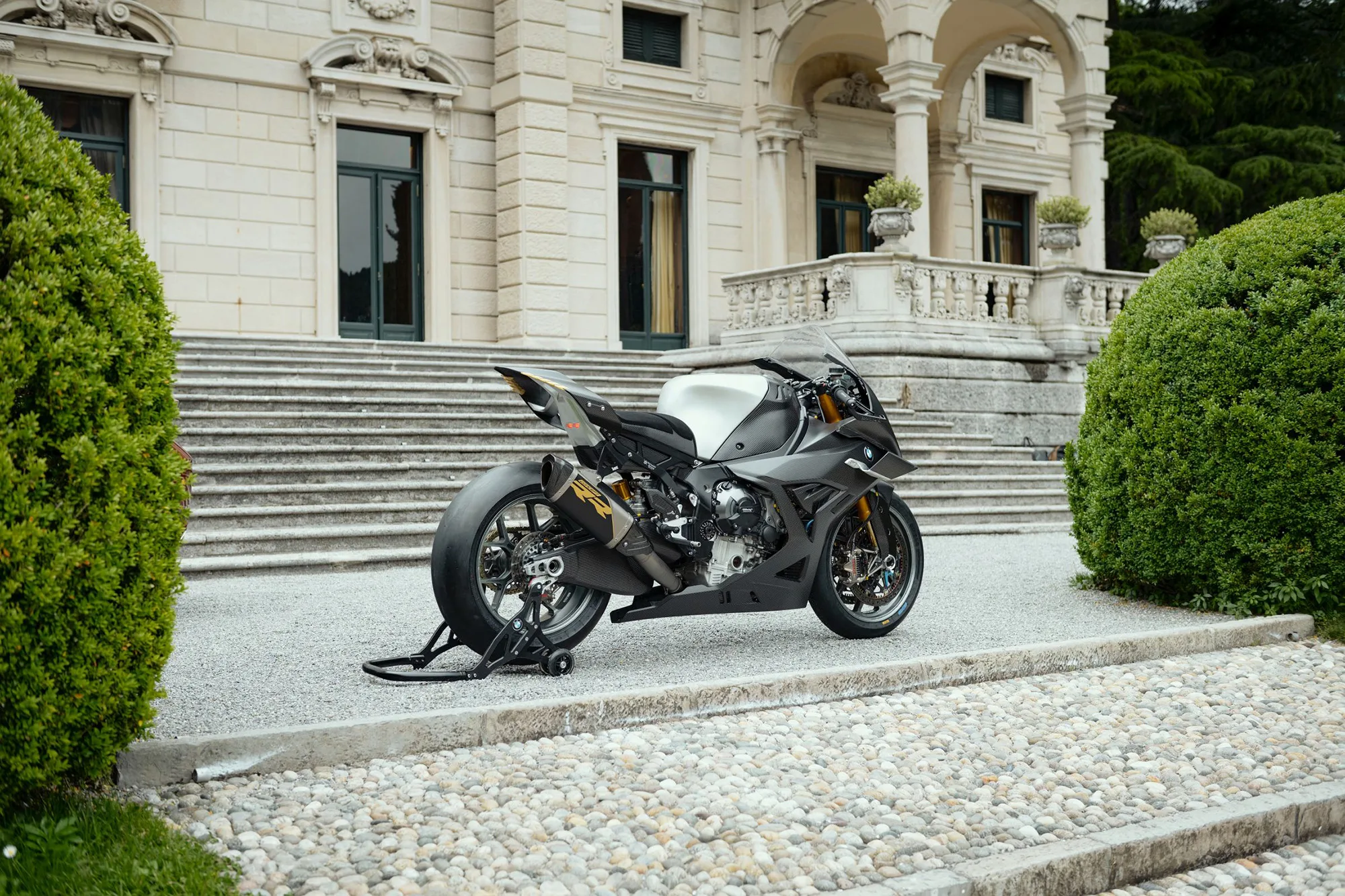 1748519460 BMW Motorrad Concept RR 2