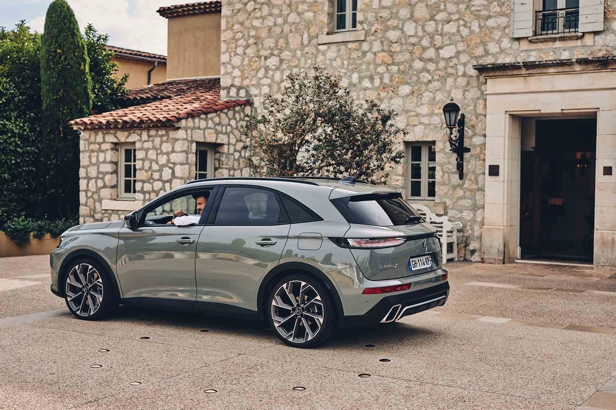 DS AUTOMOBILES 4