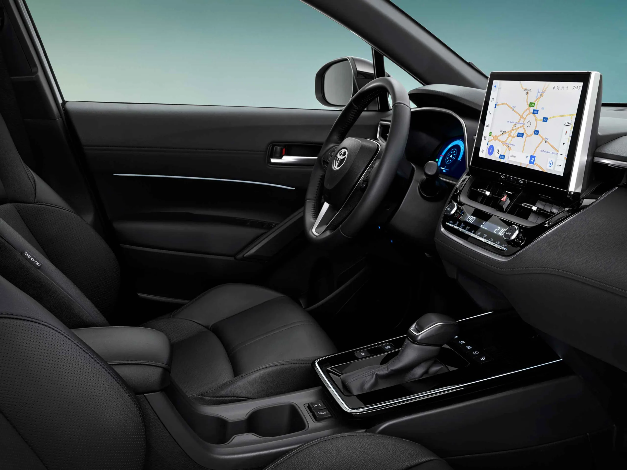 Toyota Corolla Cross Hybrid: Yenilenen SUV modeliyle yollarda 2 Yeni Toyota Corolla Cross Hybrid 6 scaled