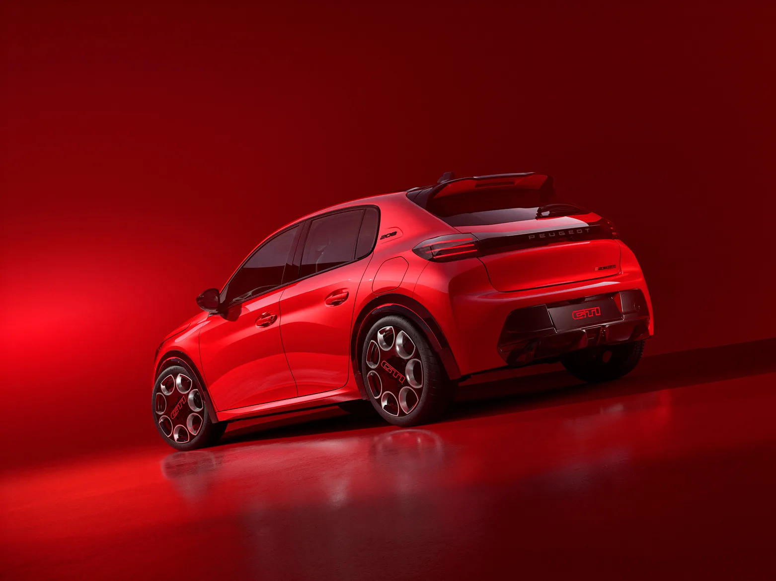 Peugeot E-208 GTi: GTi Efsanesinin elektrikli yeniden doğuşu 3 YENI PEUGEOT E 208 GTi 2
