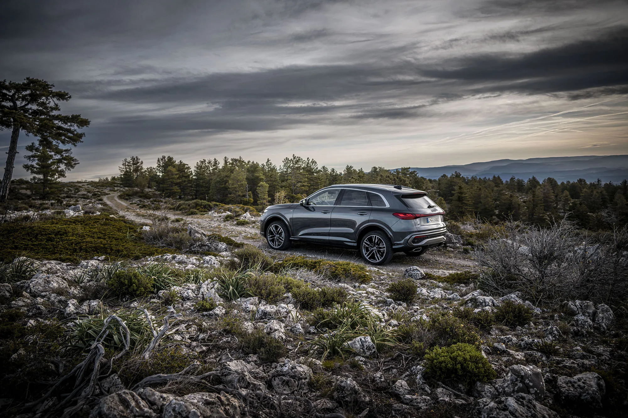 Yeni Audi Q5: Üçüncü nesil ile dijitalleşme ve performansın zirvesi 1 Audi Q5 SUV
