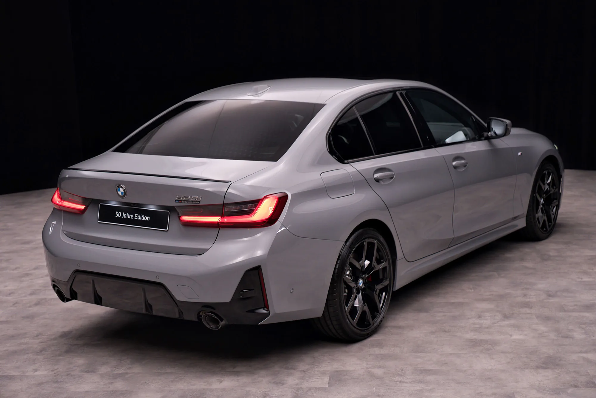 BMW 3 Serisi: 50 yıllık efsanenin kutlaması - "50 Jahre Edition" 1 BMW 320i - 50 Jahre Edition