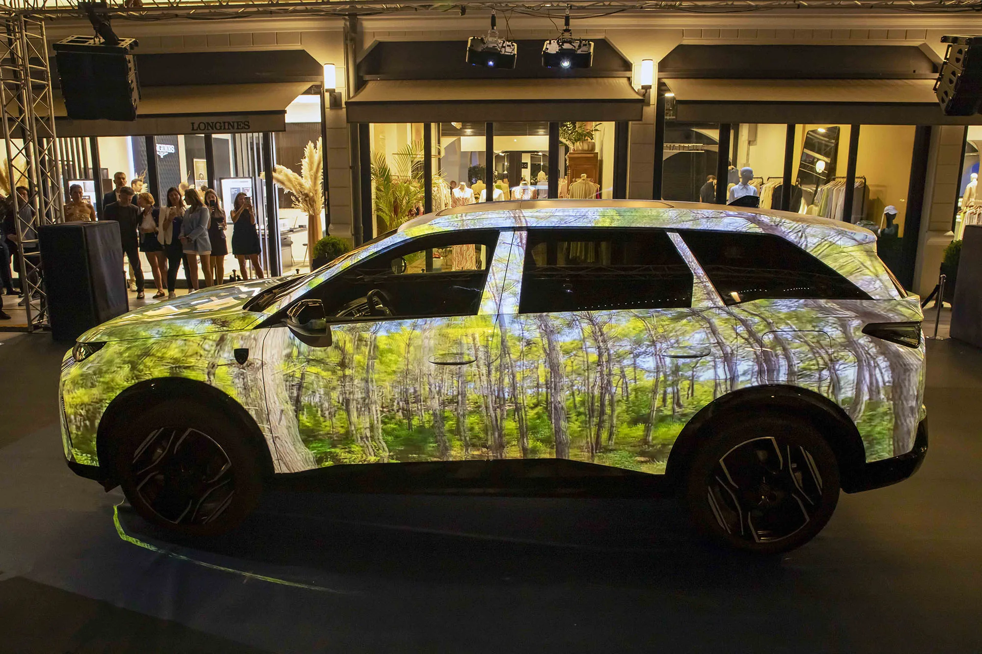 PEUGEOT E 5008 ART ON CARS 2