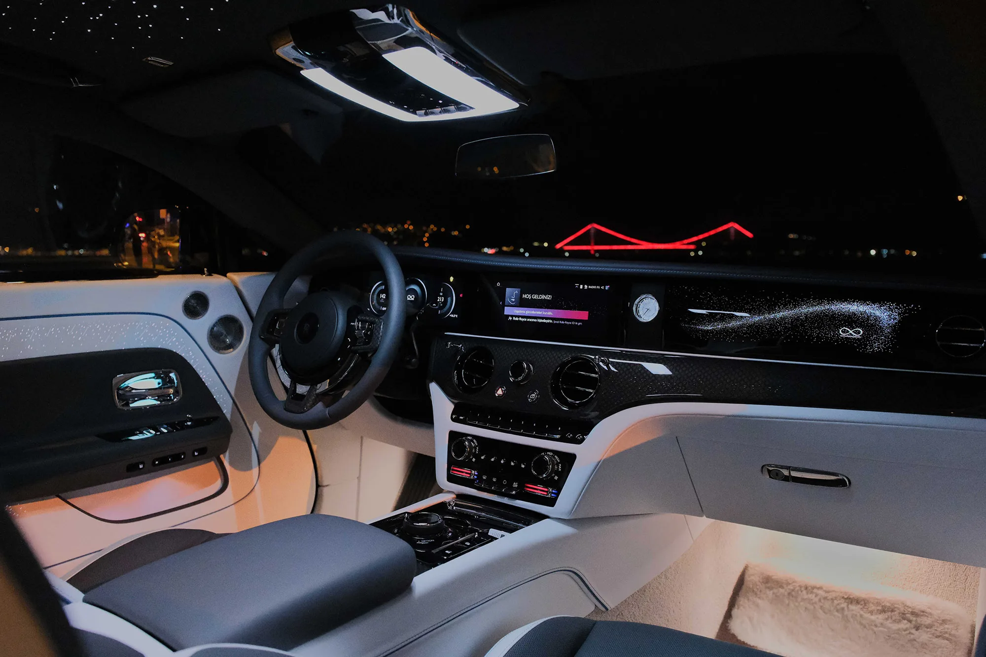 Rolls-Royce’un en güçlü modeli Black Badge Spectre Türkiye’de! 3 Rolls-Royce Black Badge Spectre