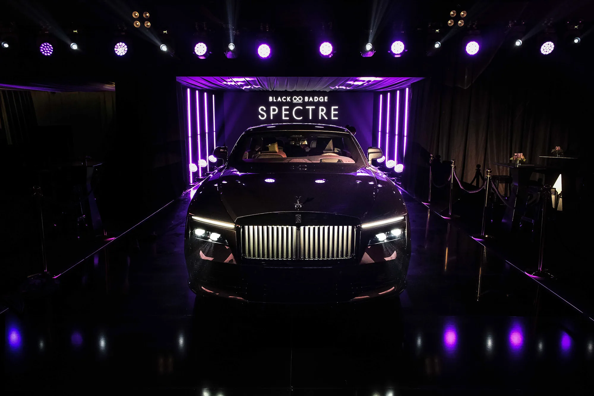 Rolls-Royce’un en güçlü modeli Black Badge Spectre Türkiye’de! 1 Rolls-Royce Black Badge Spectre