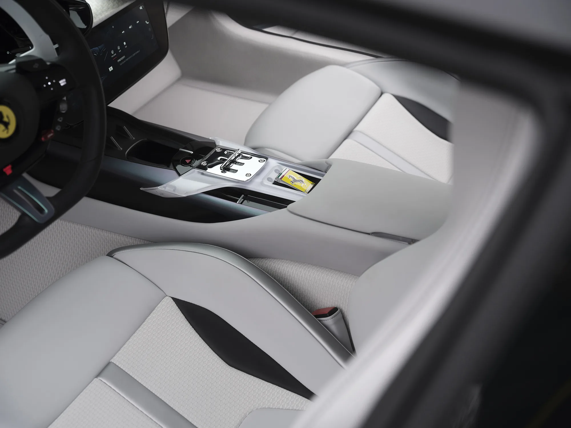 Ferrari 12Cilindri Tailor Made tanıtıldı: Gelenekten ilham alan, yenilikle şekillenen bir sanat eseri 2 Ferrari