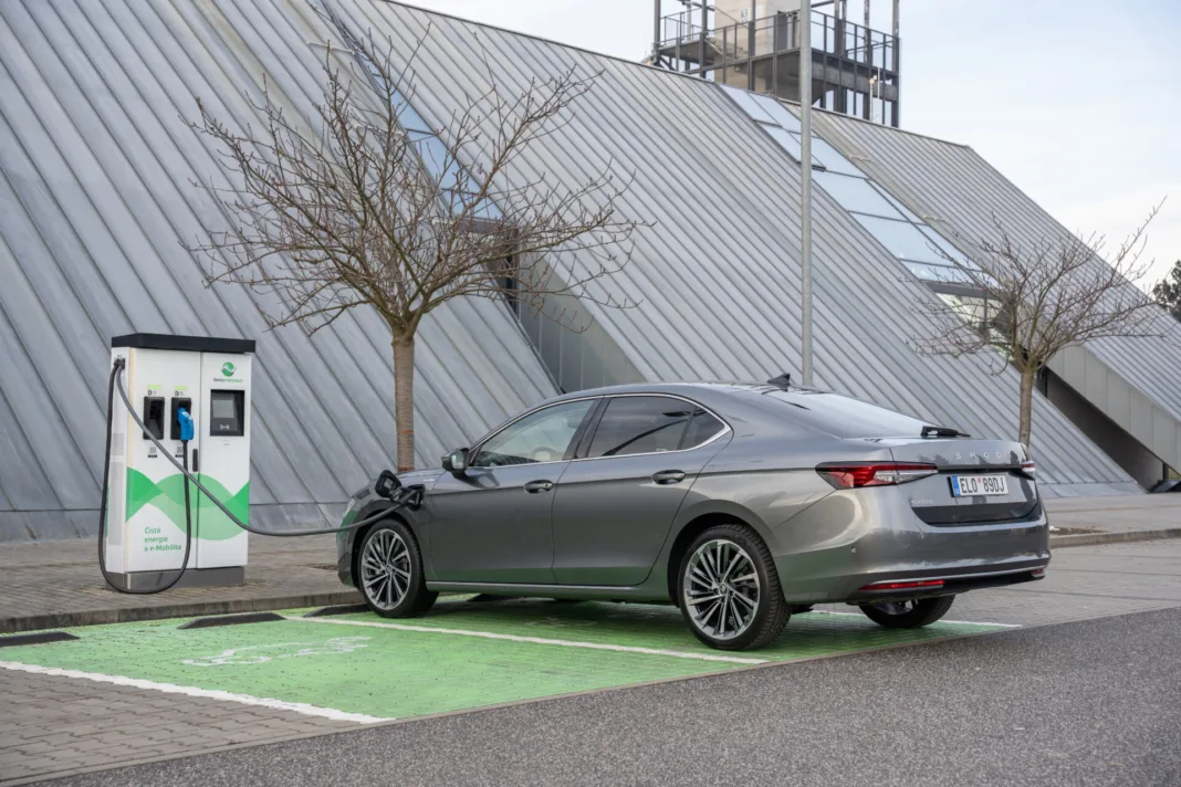 Superb Hatch version receives a plug-in hybrid