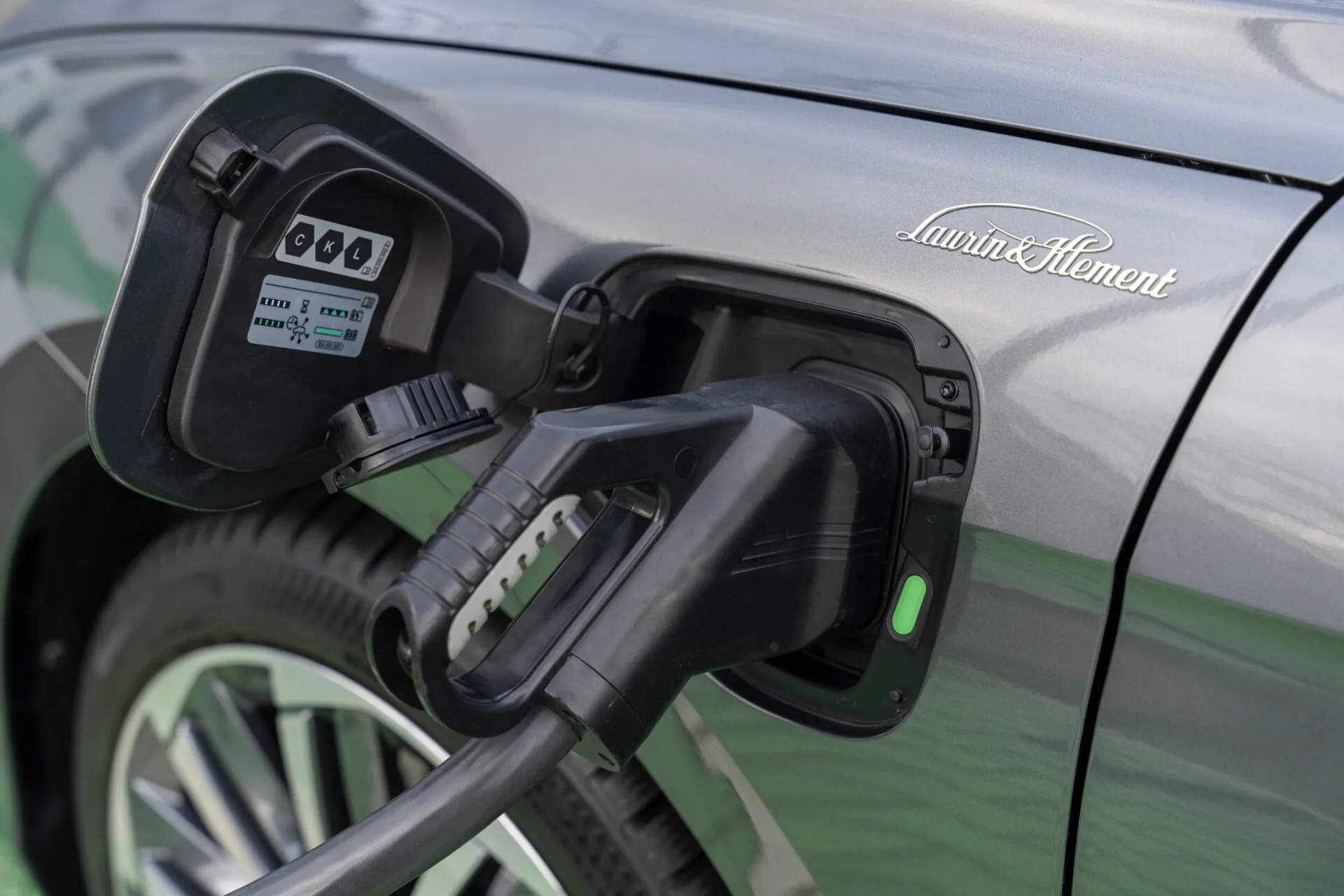 Superb Hatch version receives a plug-in hybrid