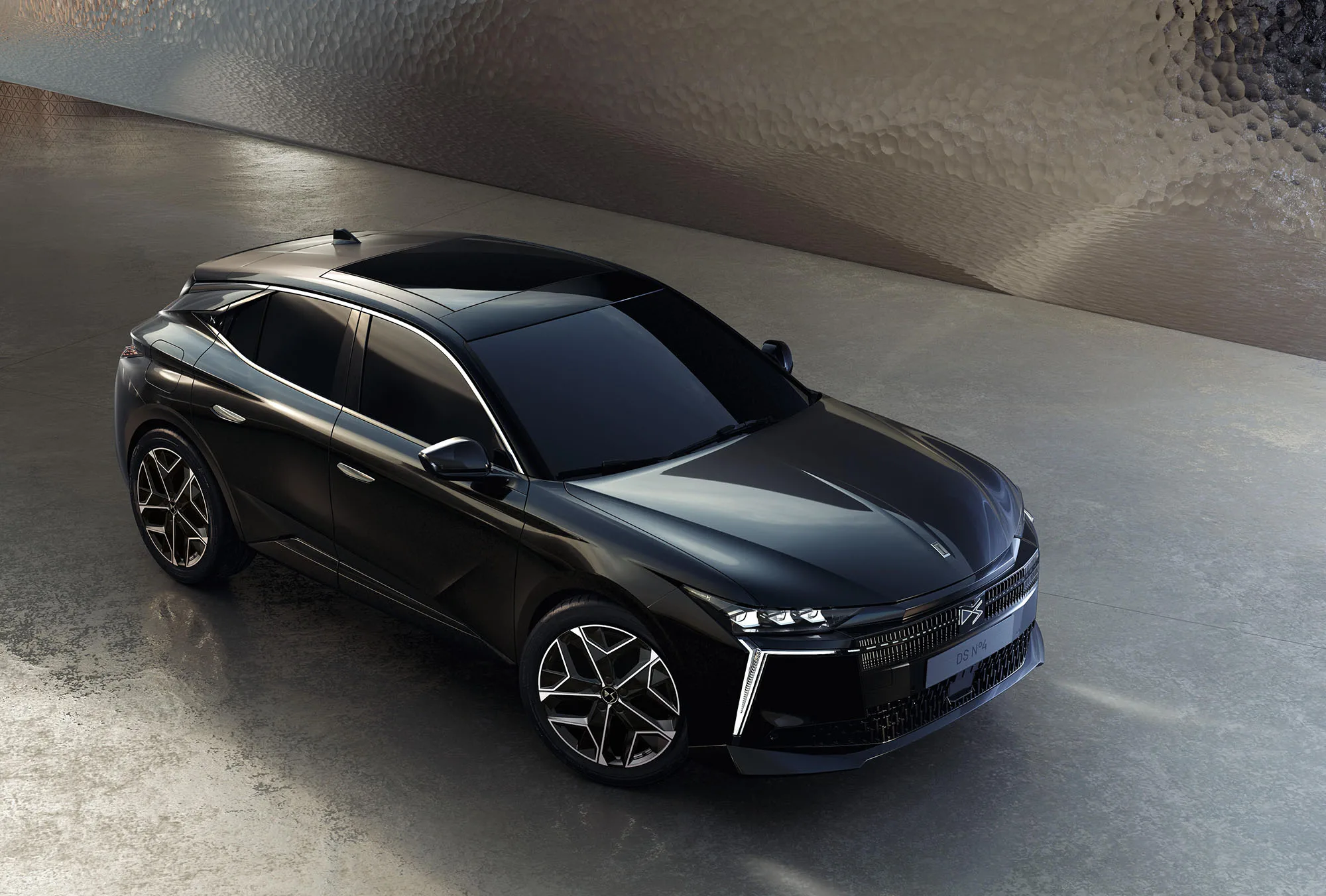 Yeni DS N°4: Fransız zarafeti ve teknolojiyle Türkiye’de 1 YENİ DS N°4