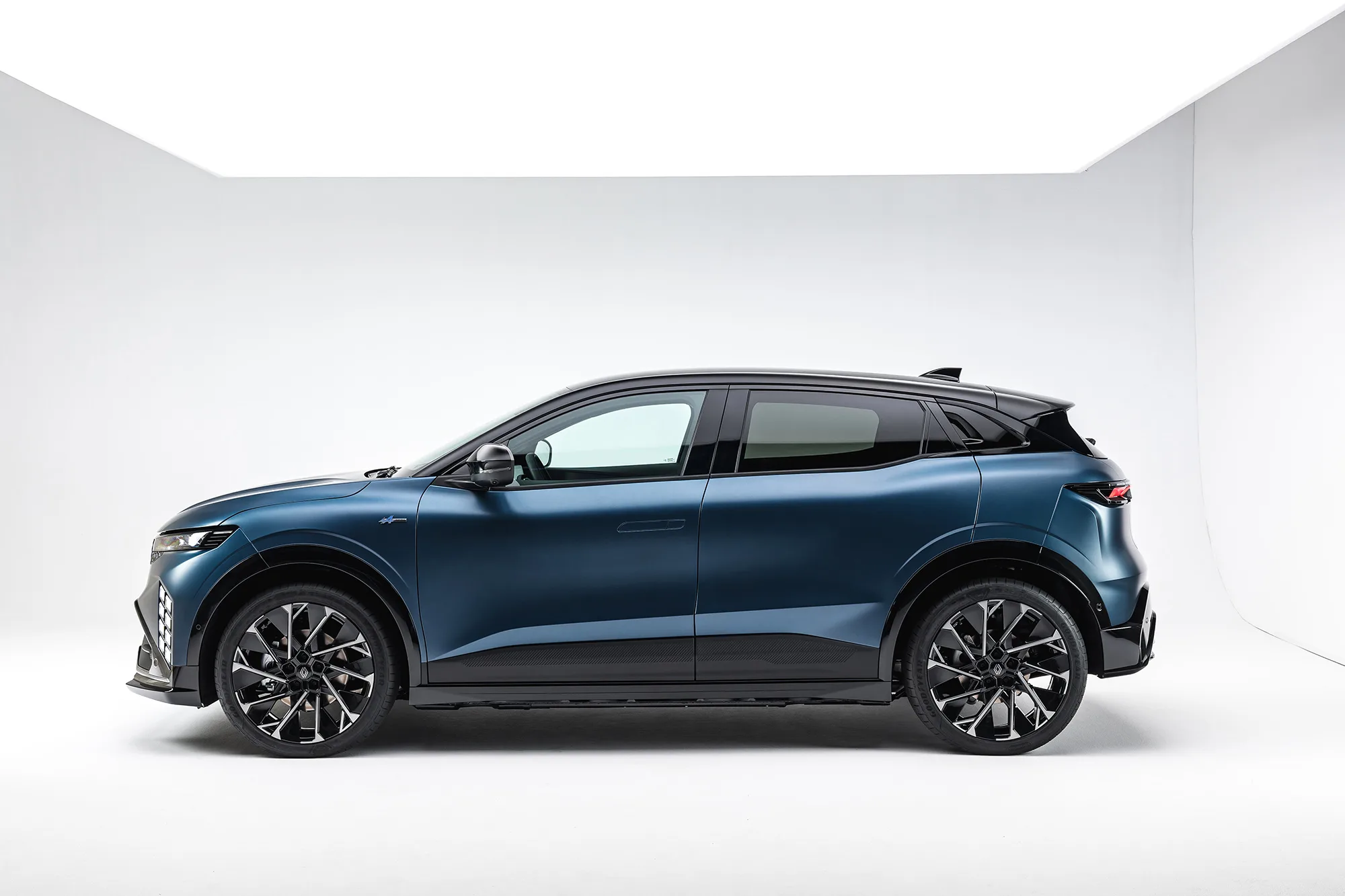Yeni Renault Megane E-Tech Electric tanıtıldı: 500 km menzil, Google Gemini ve daha güçlü tasarım 4 Renault Megane E-Tech Electric