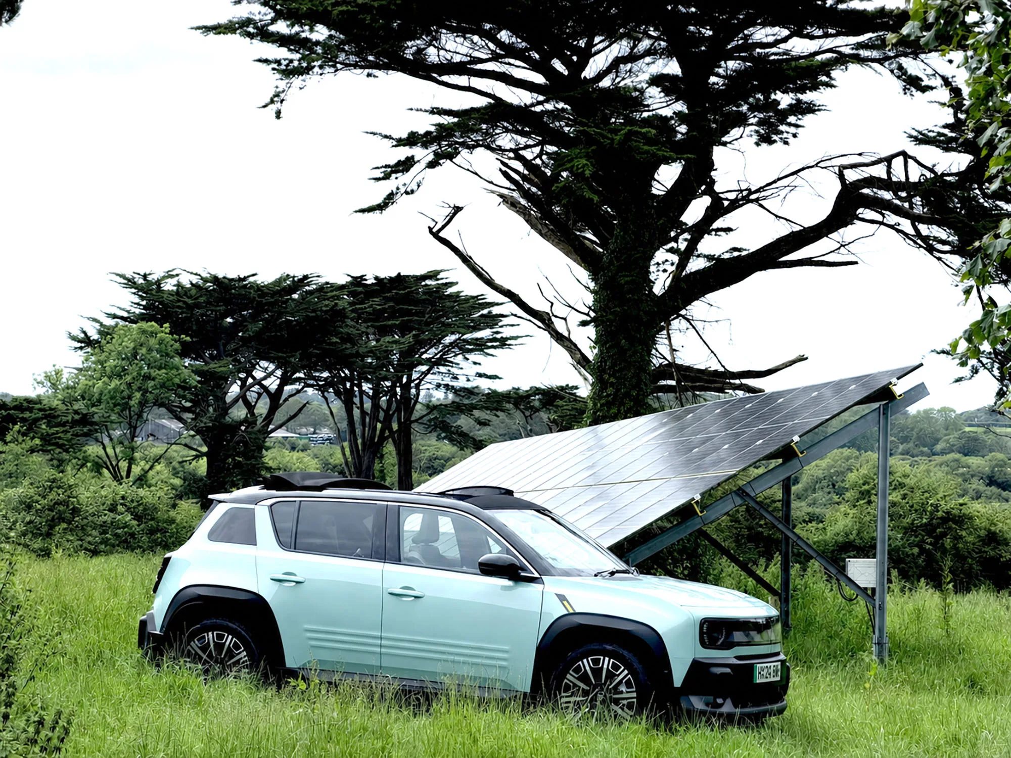 Renault 4 E-Tech Electric güneş enerjisiyle Britanya'yı geçti: Lands End'den John O'Groats'a rekor yolculuk 1 Renault 4 E-Tech Electric