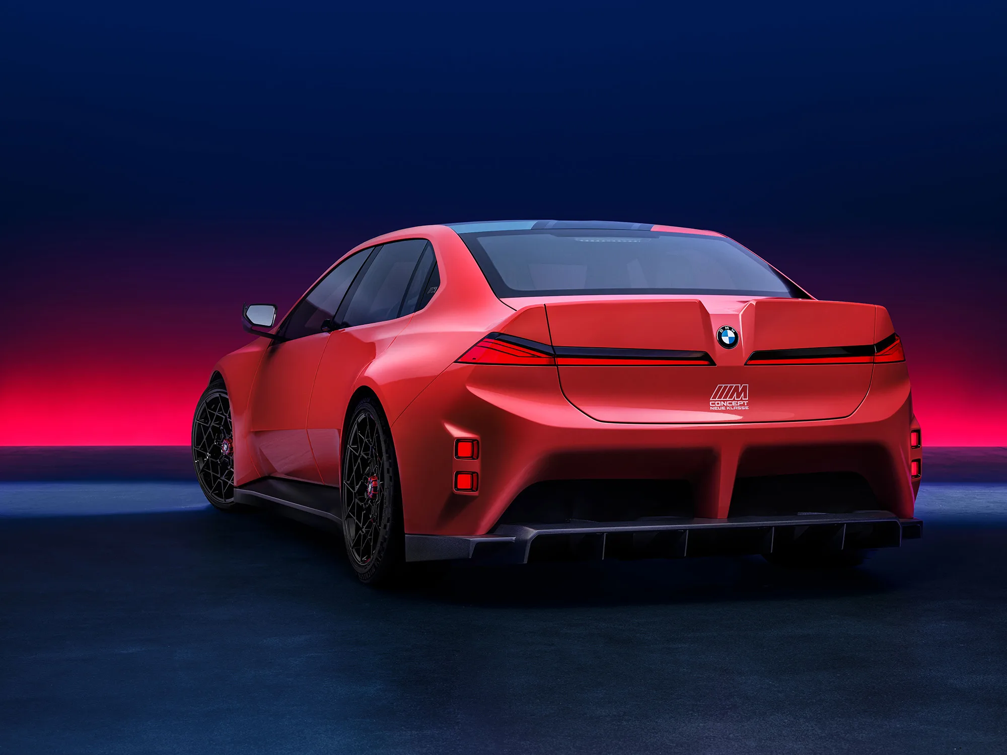 BMW M Concept Neue Klasse tanıtıldı: Le Mans'ta sahneye çıkan elektrikli M otomobili geleceğe göz kırptı 2 BMW M Concept Neue Klasse