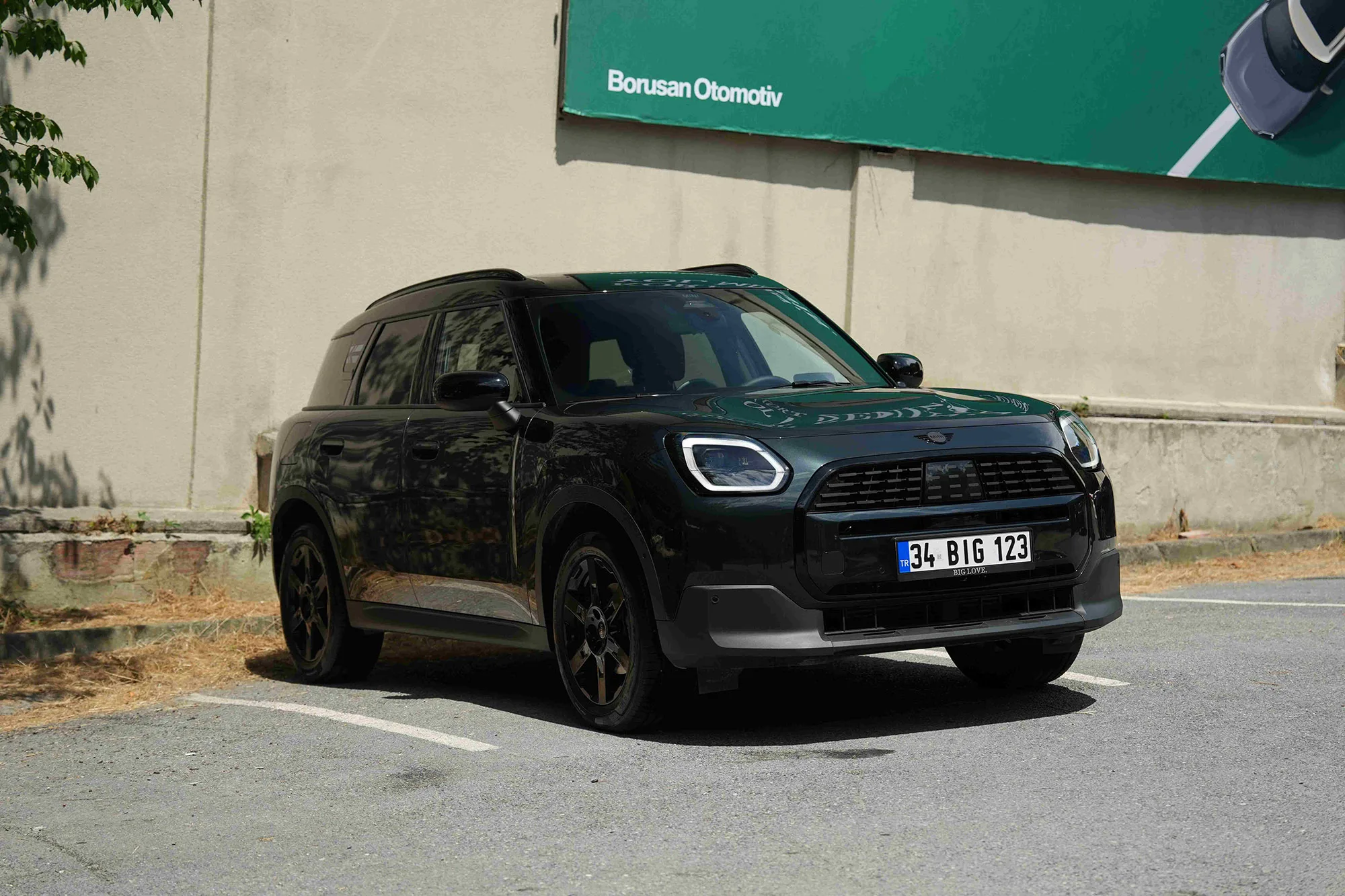 MINI ve Tenis: Sporun ve sürüş keyfinin buluşması 2 MINI Countryman Dark Edition