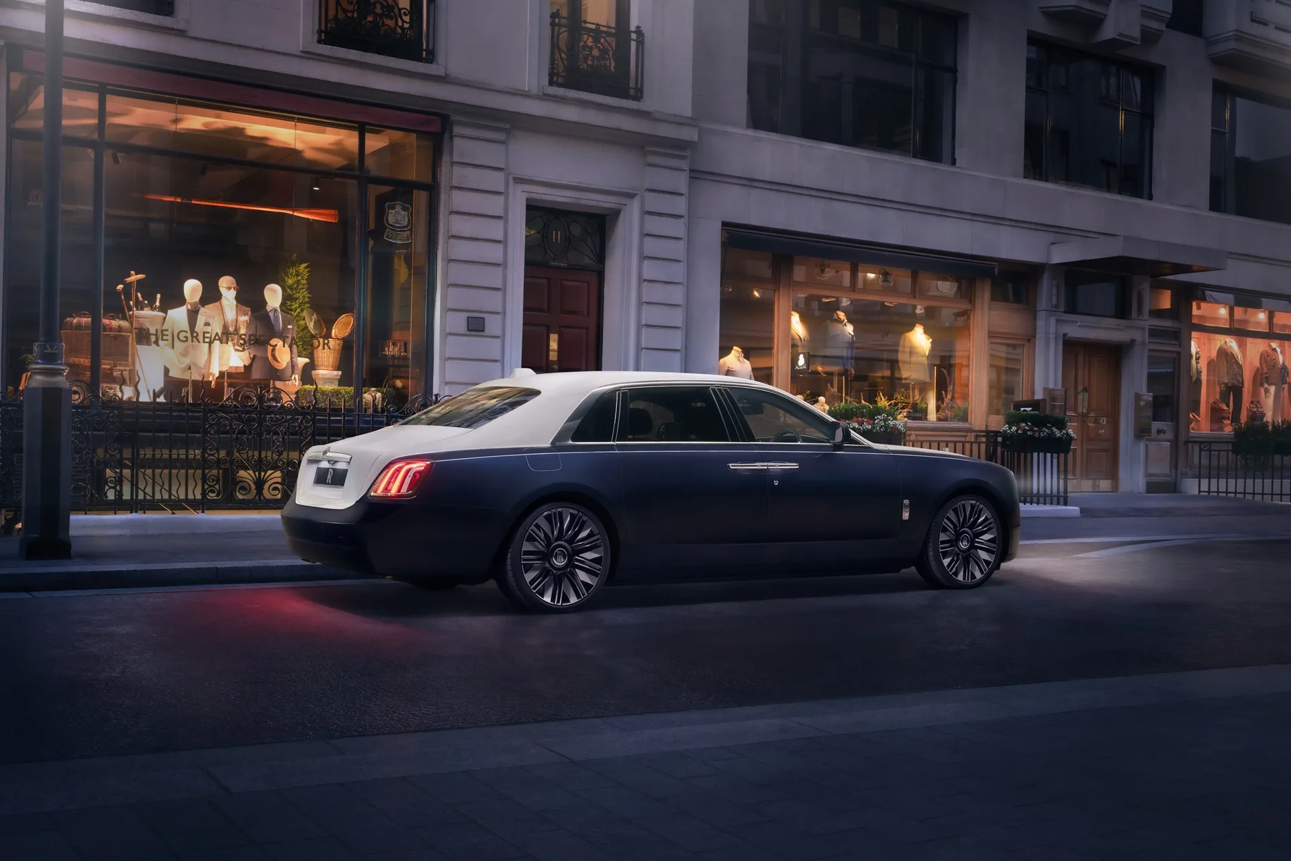 Rolls-Royce Ghost Savile Row: Ustalığın ve zarafetin sessiz uyumu 2 Rolls-Royce Ghost Savile Row