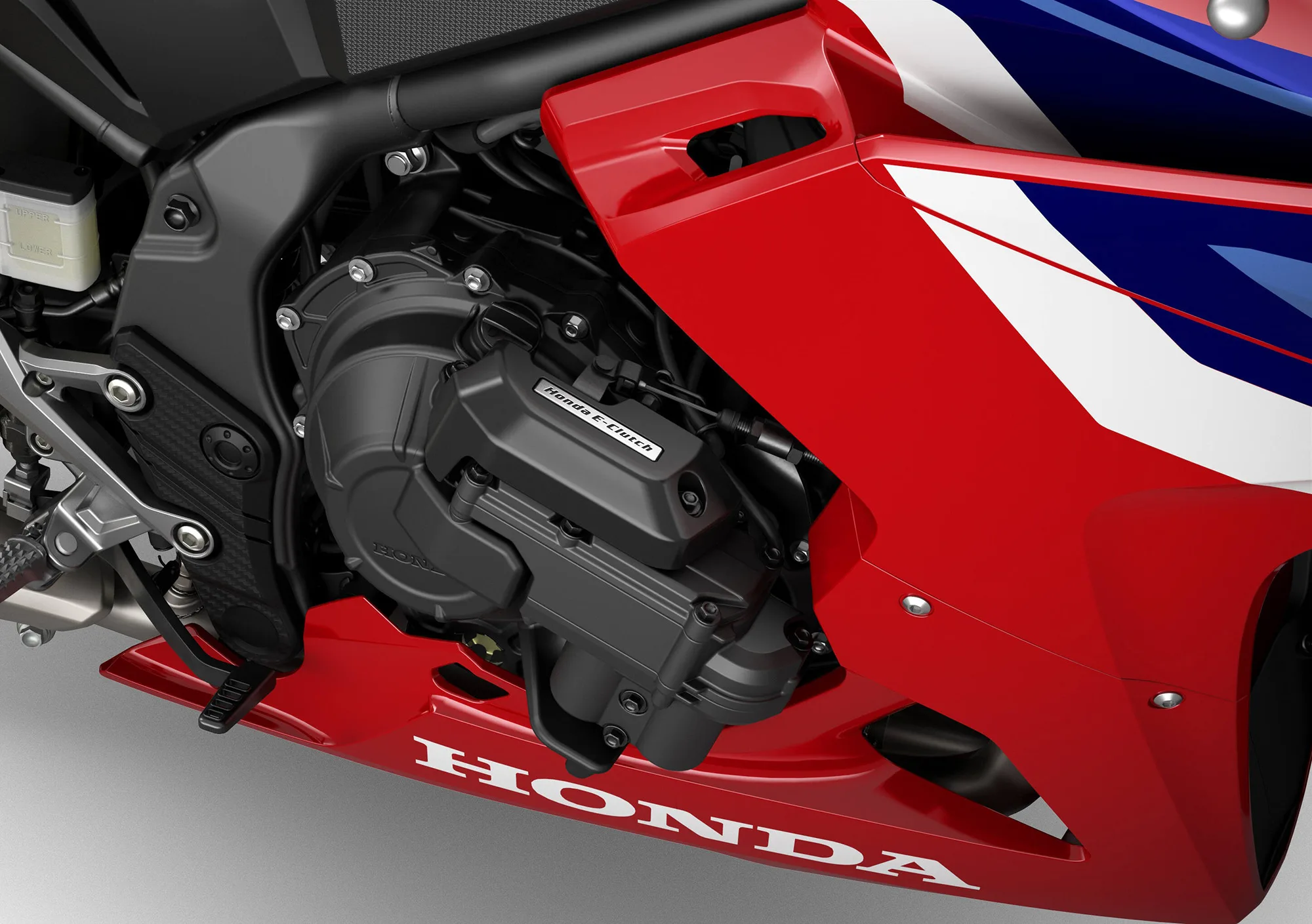 Honda CBR500R: E-Clutch teknolojisi ile yeni bir sürüş deneyimi 1 Honda CBR500R