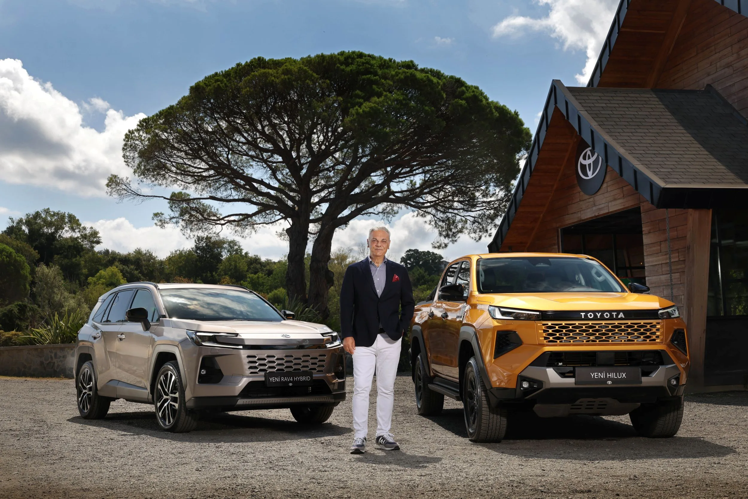 Yeni Toyota Hilux ve Yeni Toyota RAV4 Hybrid