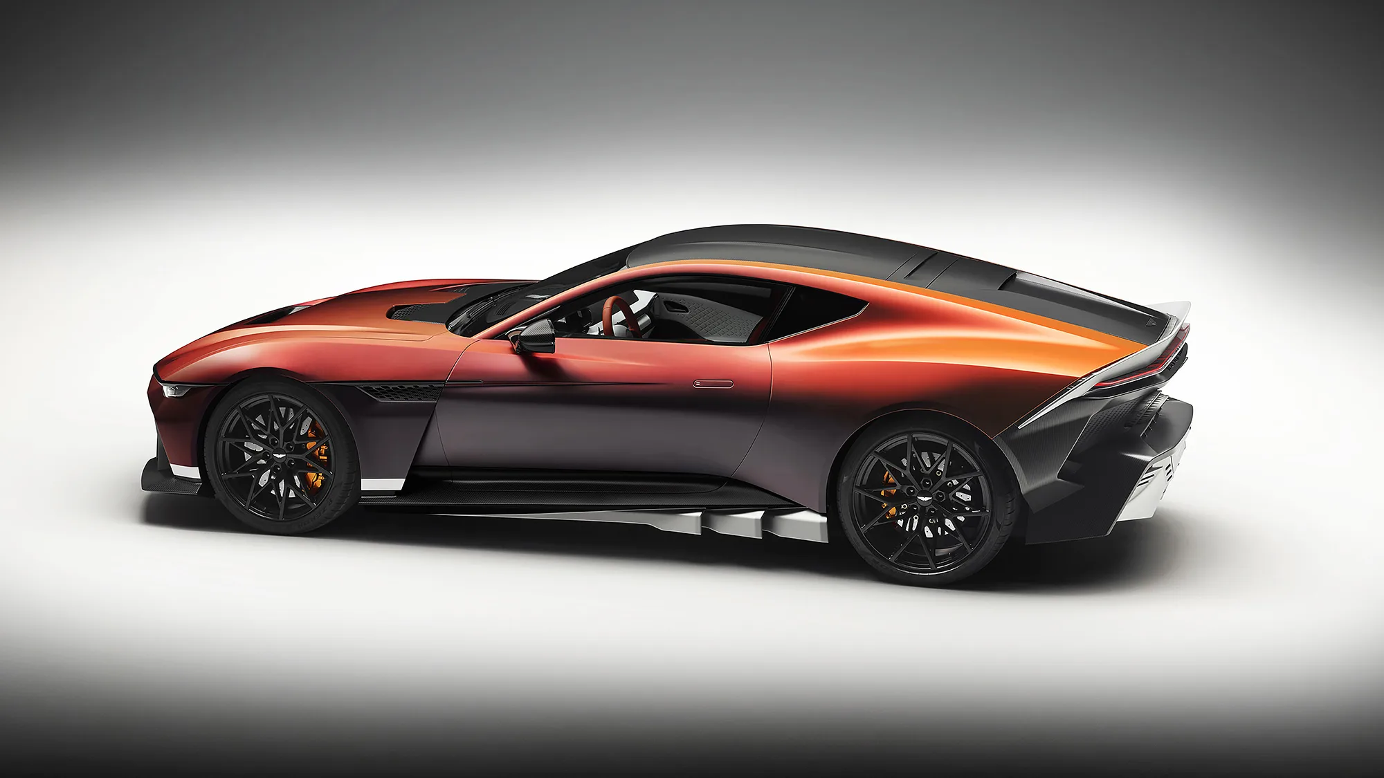 Aston Martin Valen tanıtıldı: 850 PS gücündeki en güçlü önden motorlu süper otomobil 4 Aston Martin Valen