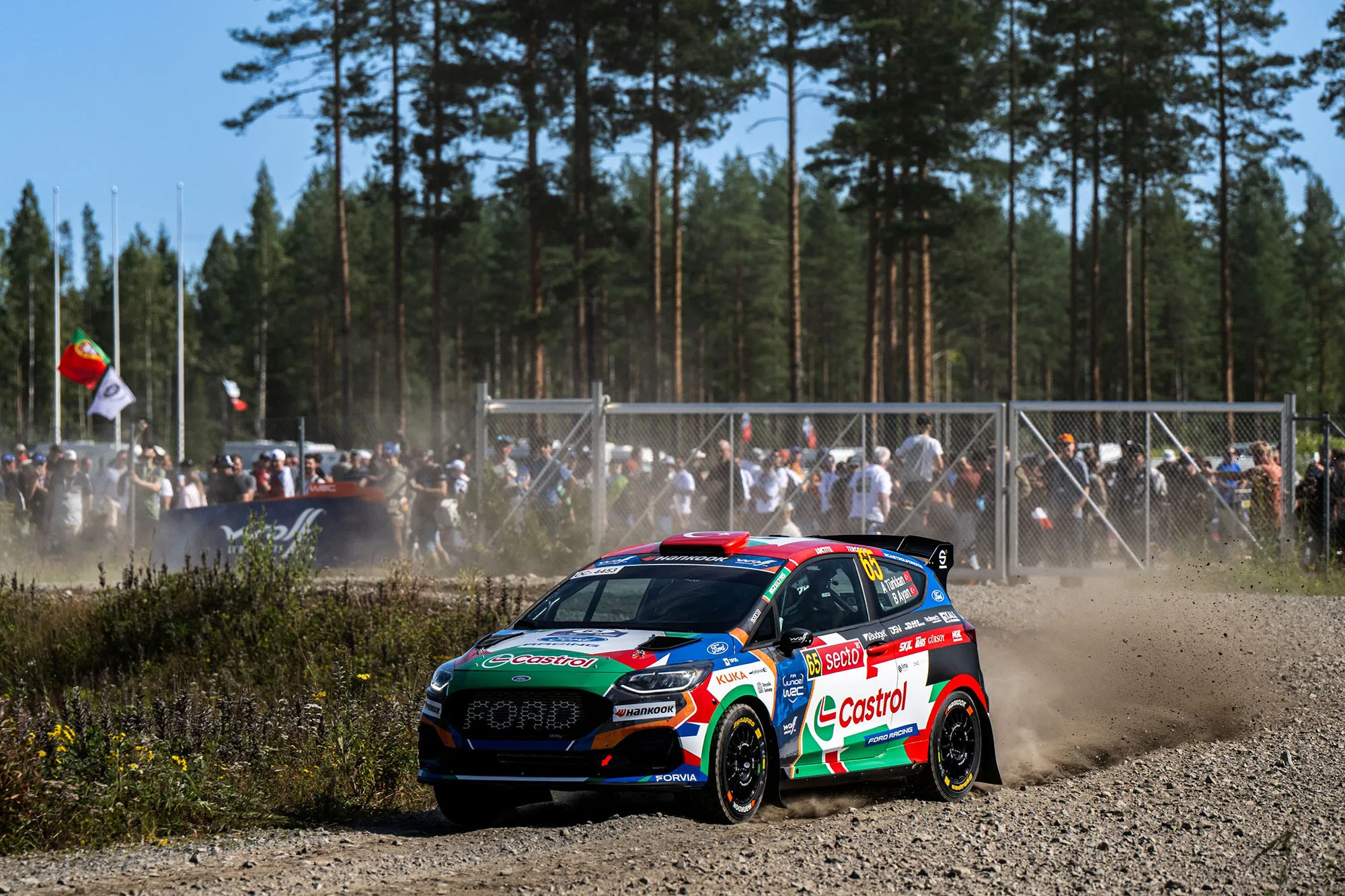 Castrol Ford Team Türkiye, Finlandiya rallisi'nde etap galibiyetleriyle şampiyonluk mücadelesini Şili'ye taşıdı 1 Castrol Ford Team Türkiye