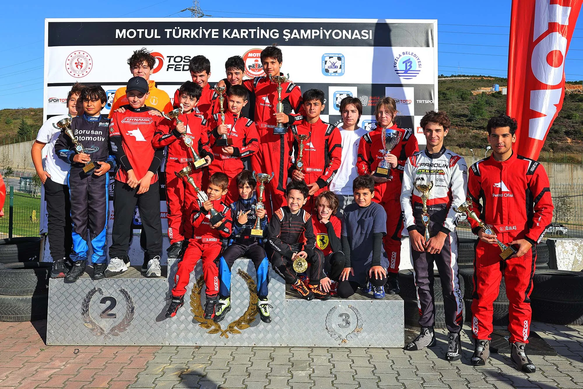 İstanbul'da karting heyecanı: Tuzla'da rüzgar gibi geçti!